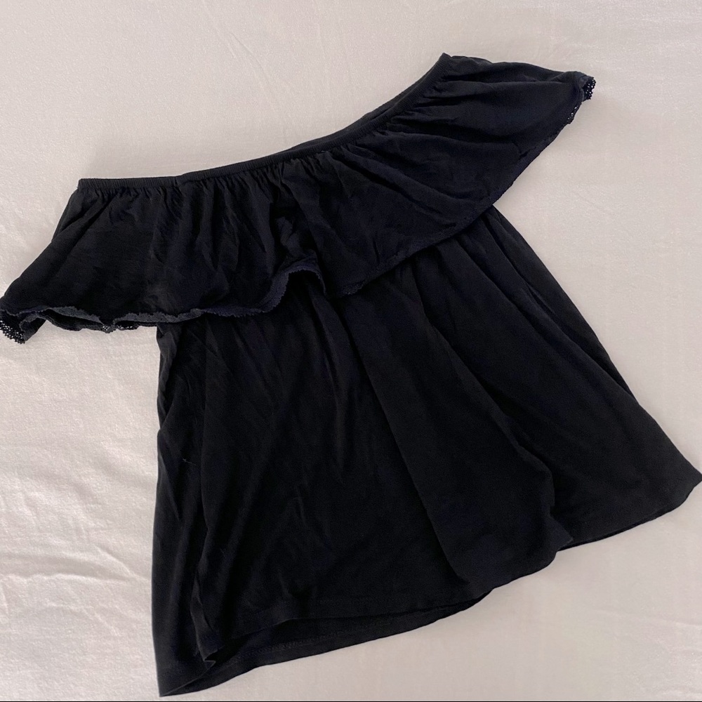 NWOT Black Off the Shoulder Crochet Line Flowy Top